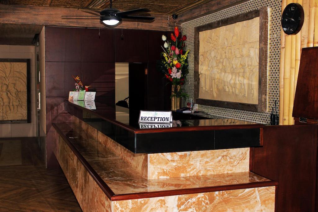 Score Birds Hotel Angeles Exterior photo